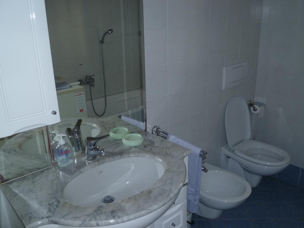 Villa Nido Del Tadini Lovere Zimmer foto