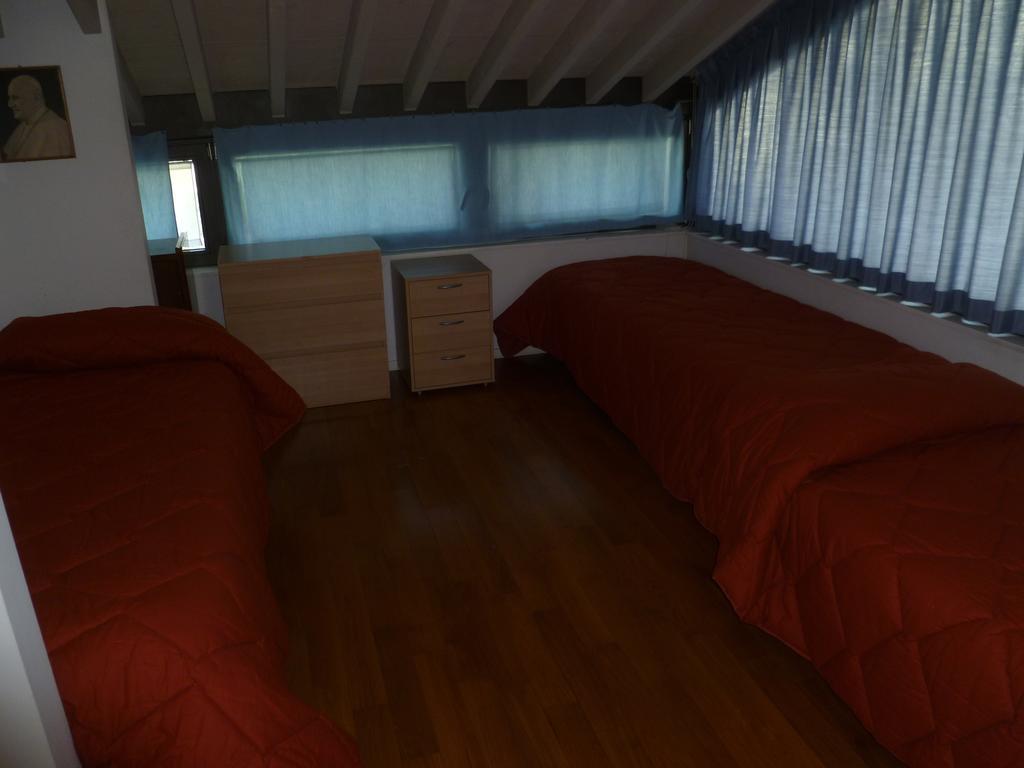 Villa Nido Del Tadini Lovere Zimmer foto